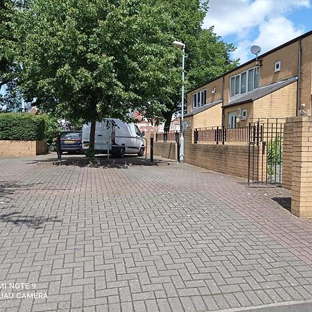 Luxury New House With Free Parking Daire Birmingham Dış mekan fotoğraf