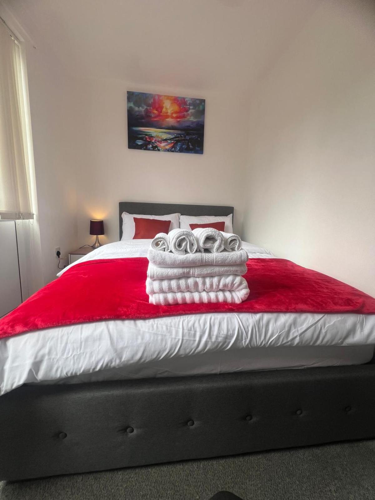 Luxury New House With Free Parking Daire Birmingham Dış mekan fotoğraf