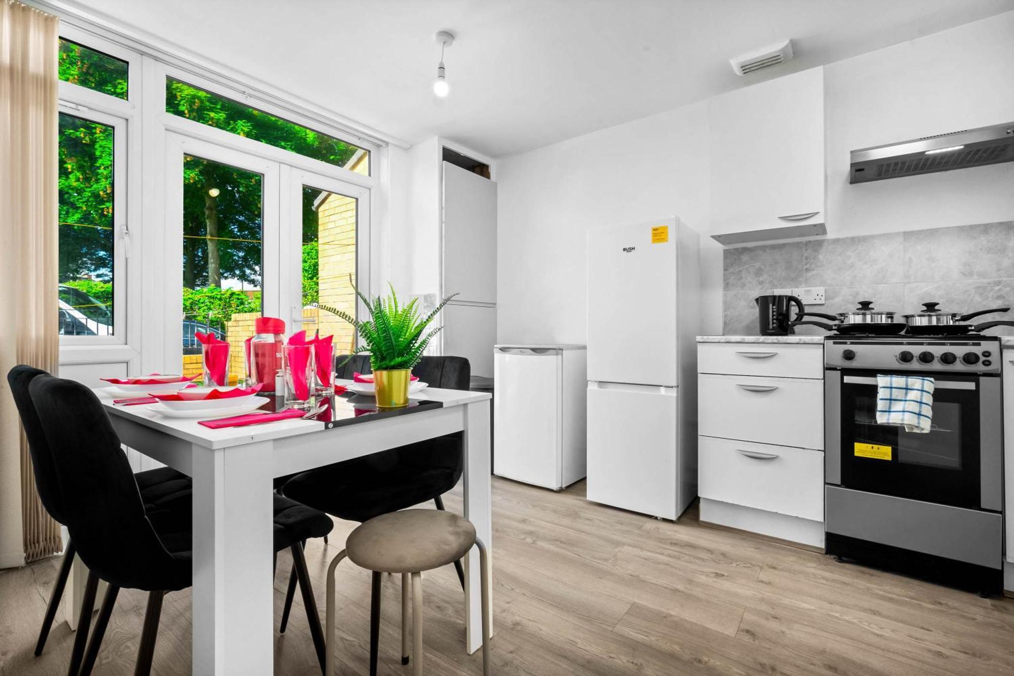 Luxury New House With Free Parking Daire Birmingham Dış mekan fotoğraf